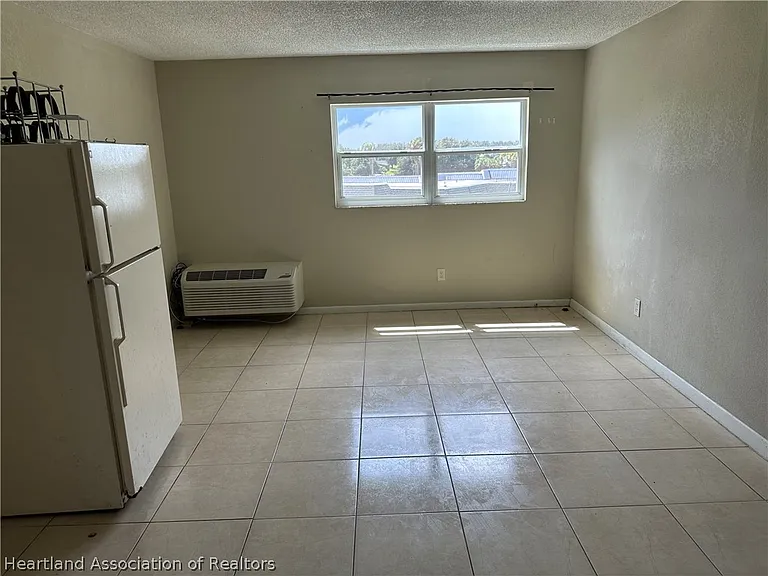206 Golf Villas Ct NW — Photo 2