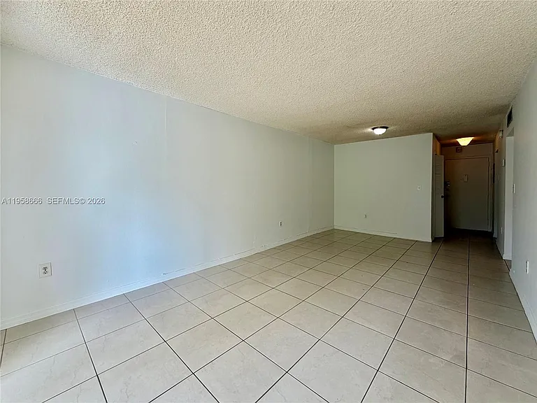 901 SW 37th Ave #25 — Photo 3
