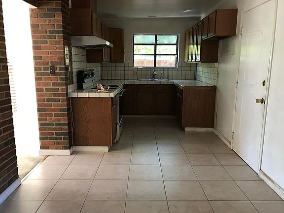 2nd image of 1143 Kentwood Ave