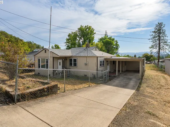 1658 NE Taylor St, Roseburg, OR 97470