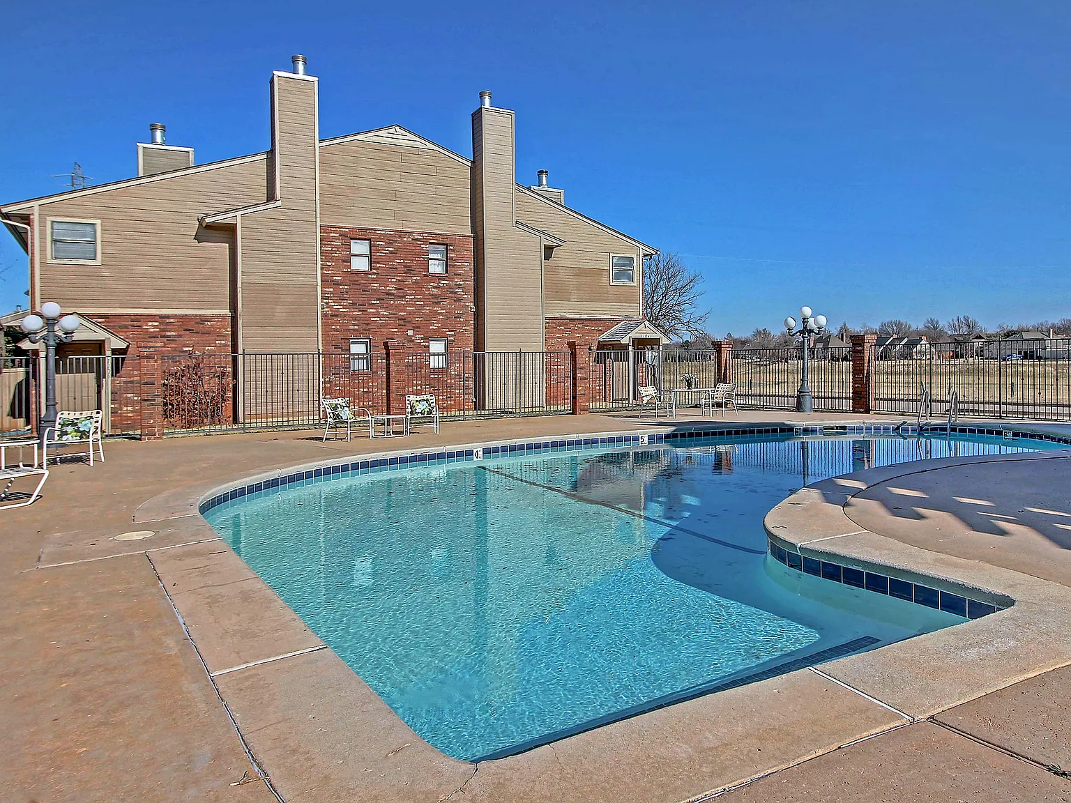 2 bed, 2.5 bath, 1220 sqft, $1,100 — Photo 4