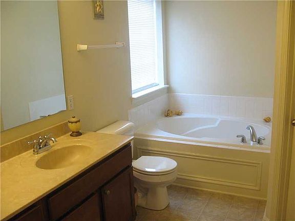 5th image of 11625 Tucker Ct