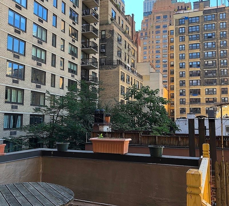 1st image of 130 E 35th St APT 5
