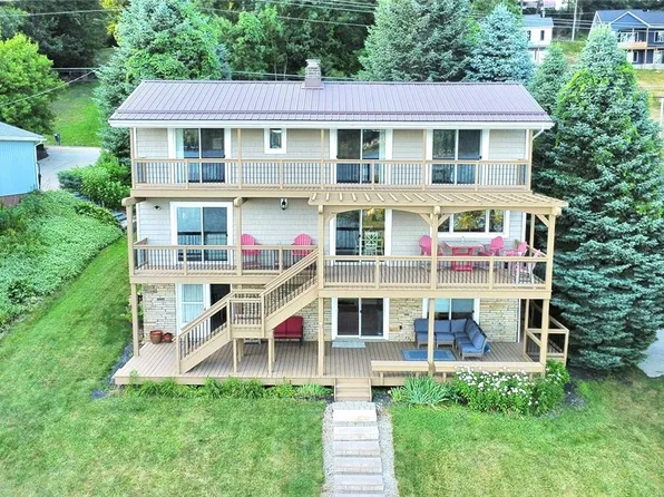 24 E Mohawk Dr, Malvern, OH 44644