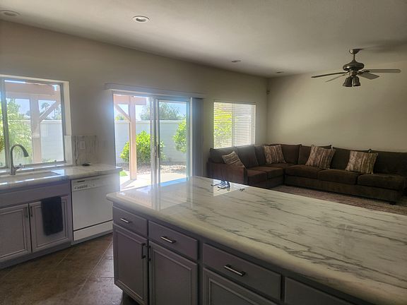 3rd image of 505 Lexington Cir