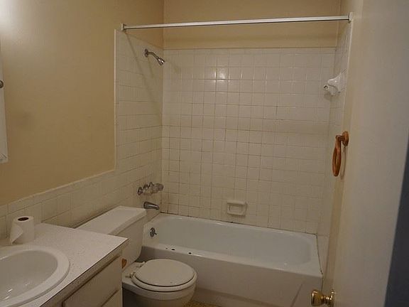 5th image of 605 Jefferson St APT 8