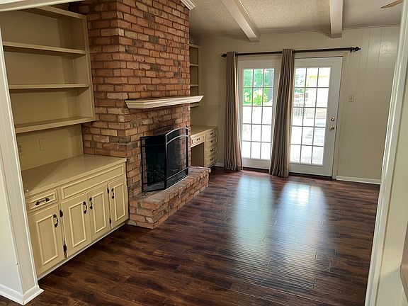 5th image of 1918 Courtney Dr