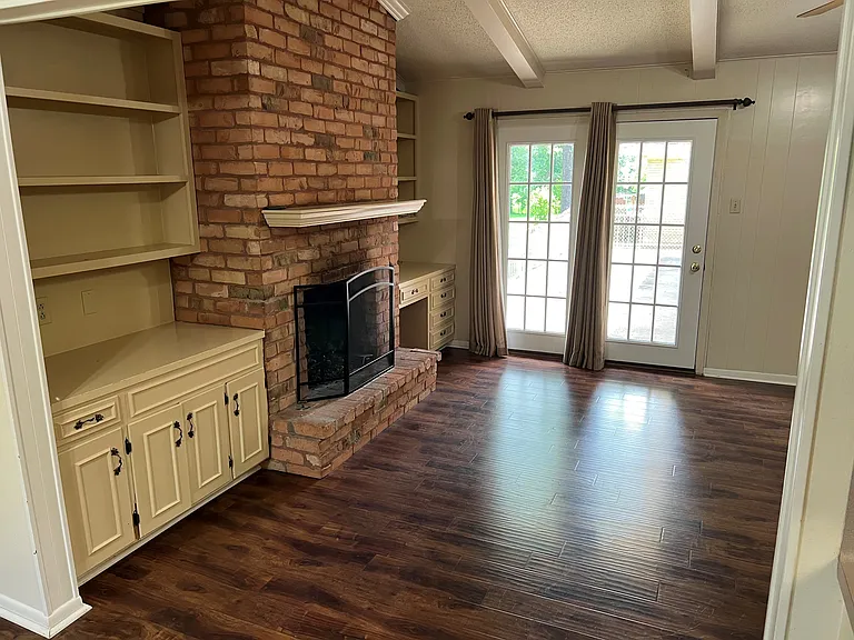 1918 Courtney Dr — Photo 5