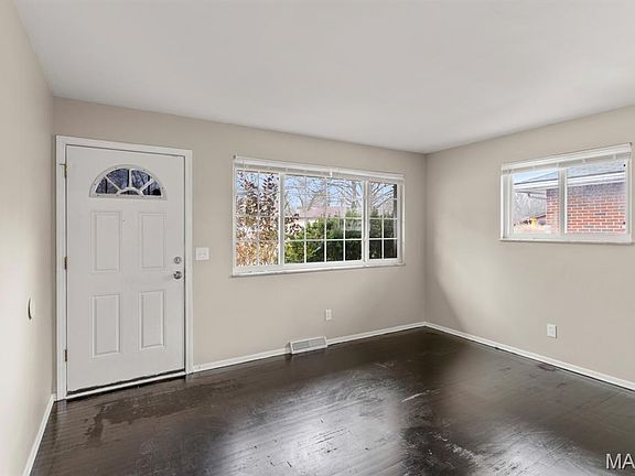 3rd image of 1223 Reale Ave