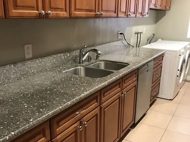 1827 S Barrington Ave #105 — Photo 7