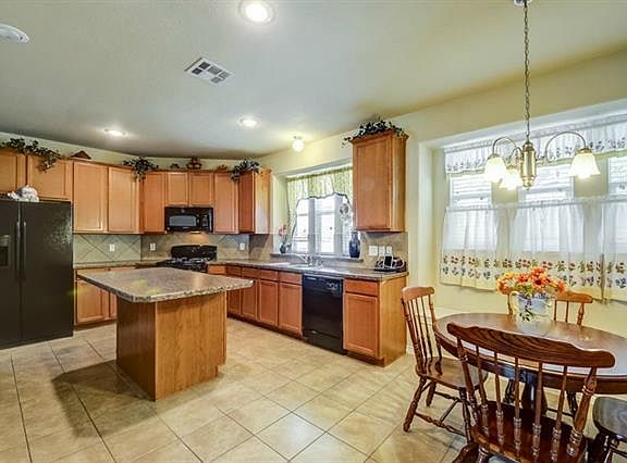 5th image of 1430 Live Oak Ln