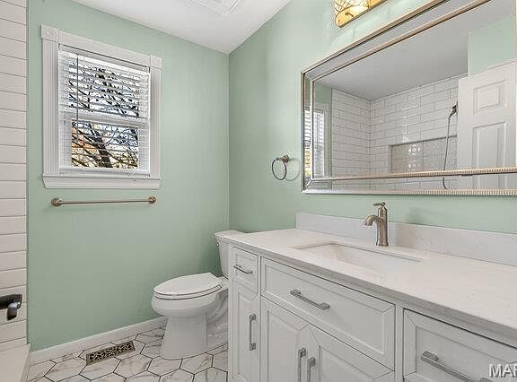 3rd image of 507 Woolf Rd