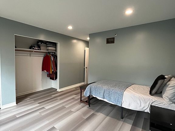4th image of 4136 Cove Ln Unit A