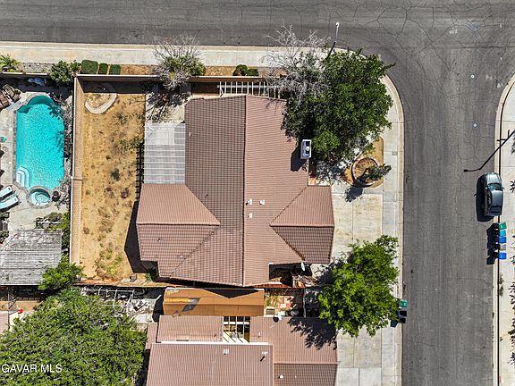 3rd image of 2427 Oakcrest Ave