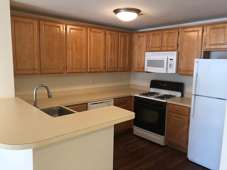 The Apartments At Weatherby — Photo 15