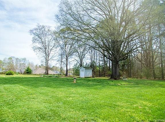 4th image of 344 Carly Ln