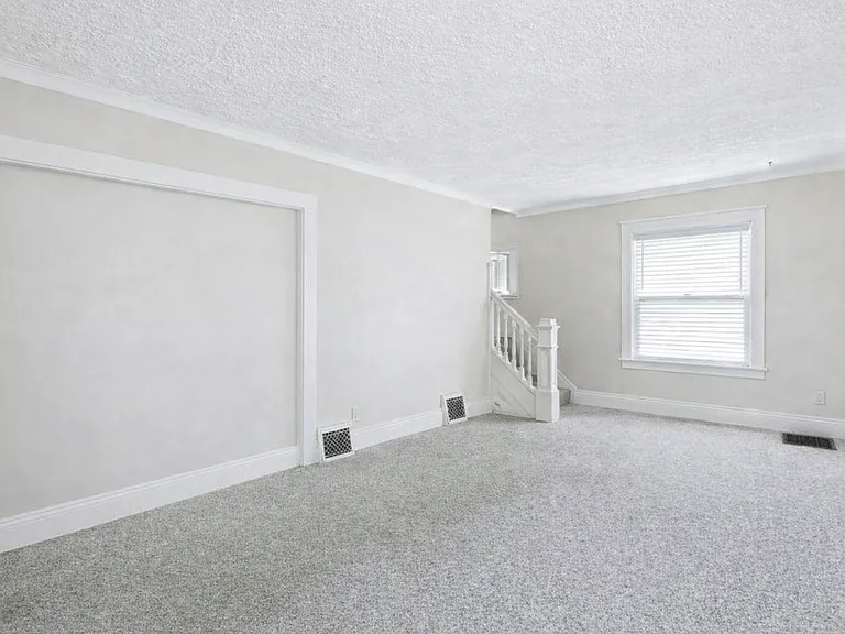 346 Cleveland Ave N — Photo 2