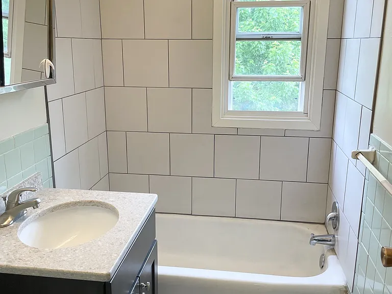 Oak Hills Apartments — Photo 12