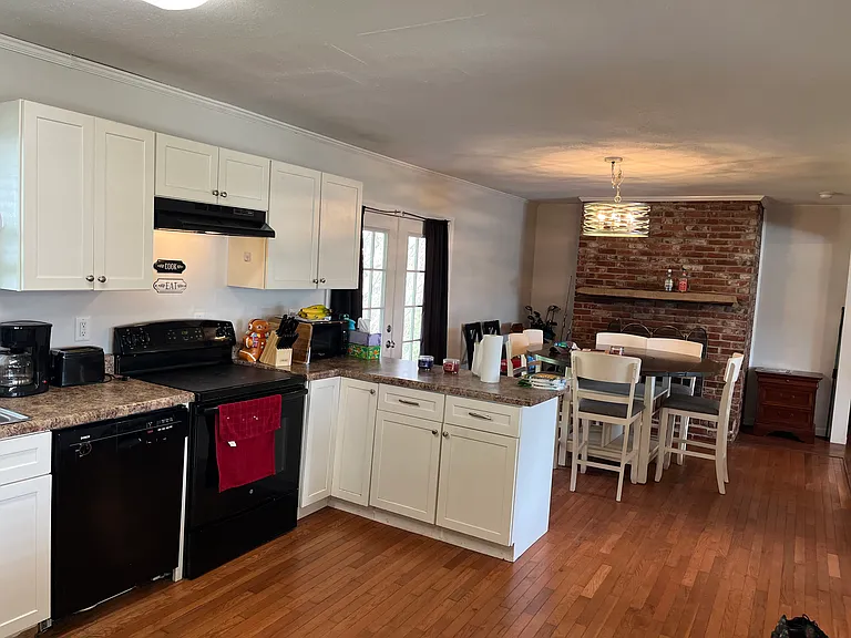 309 W 7th St — Photo 3