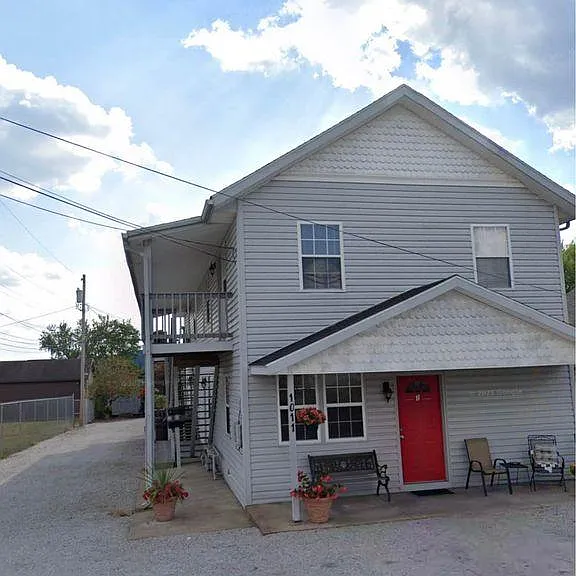 1011 Campus Dr #2 — Photo 1