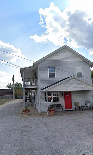 1011 Campus Dr #2 Photo 1