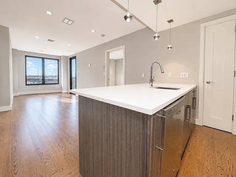 2718 Hoyt Ave S #6A — Photo 3
