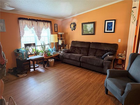 4th image of 6 Overlook Ln