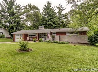 5 Circle Dr, Rochester, IL 62563