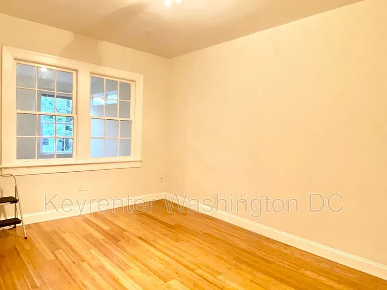 1204 Holbrook St NE #4 — Photo 11