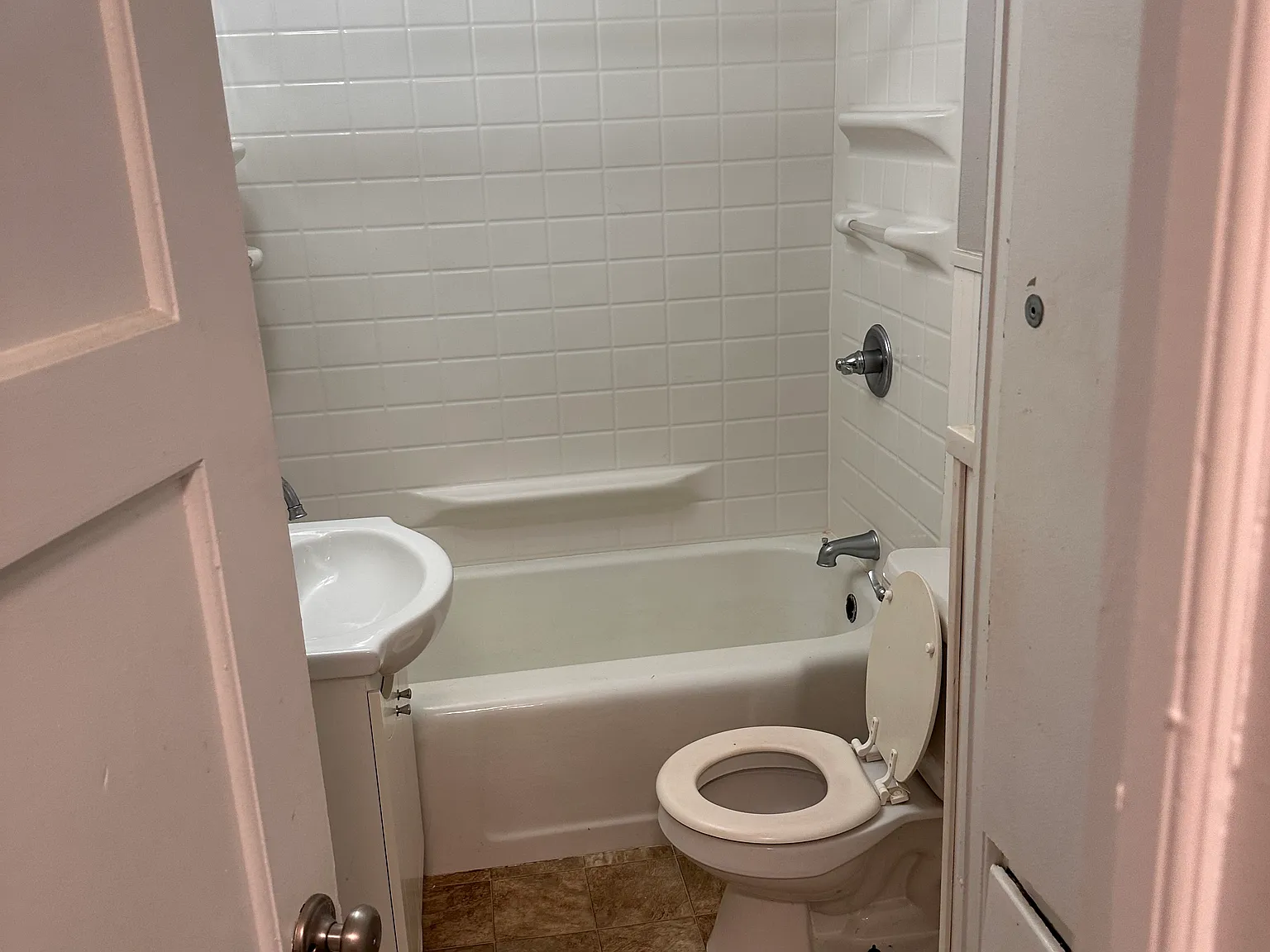 1 bed, 750 sqft, $955 — Photo 2