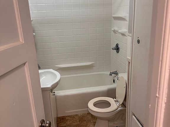 2nd image of 5202 Urbandale Ave
