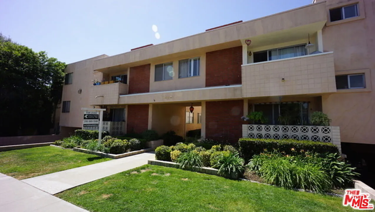 2 bed, 2.0 bath, 1100 sqft, $3,230 — Photo 1
