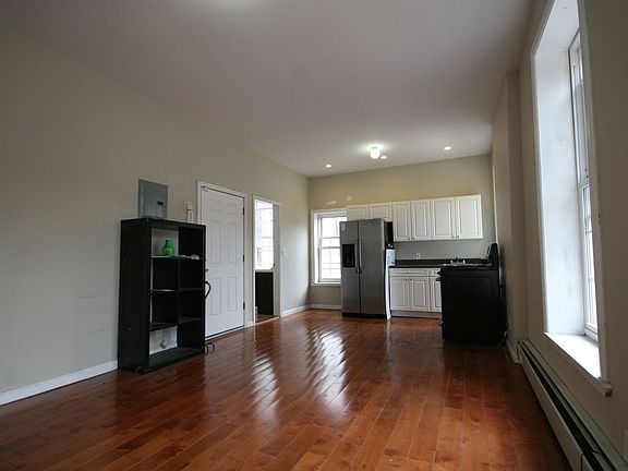 3rd image of 463 Dekalb Ave #3