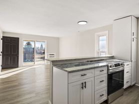 2 bed, 1.0 bath, 832 sqft, $1,450, 2 br / 1.0 ba, $1450