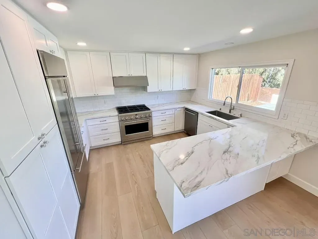 3 bed, 2.0 bath, 1679 sqft, $8,200 — Photo 4