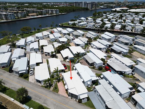 5th image of 207 Dock Drive #G