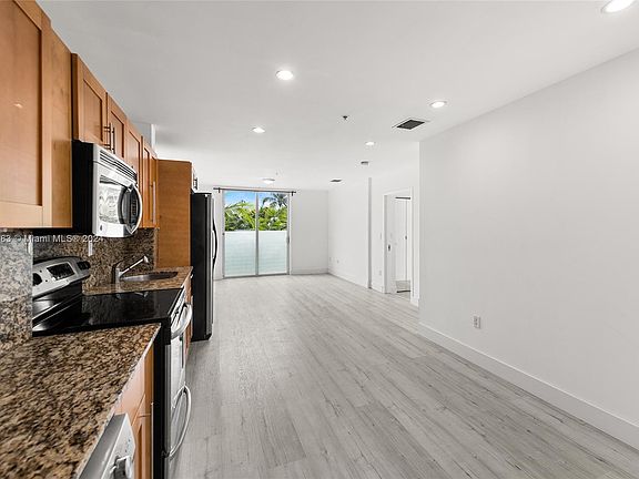 2nd image of 945 Michigan Ave APT 6