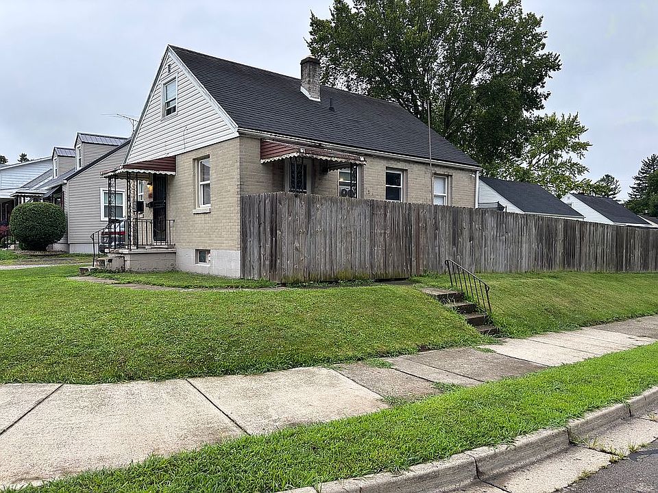 2nd image of 403 Willow Dr