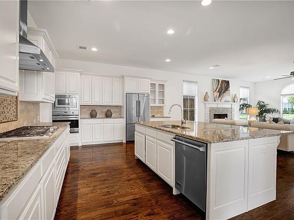 4th image of 5726 Kenwood Ave