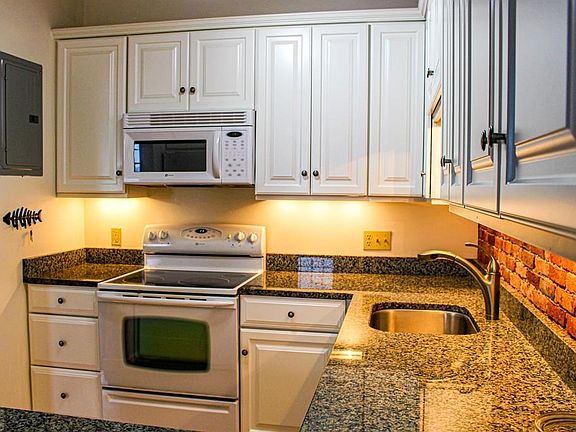 5th image of 11 Market Sq APT 4