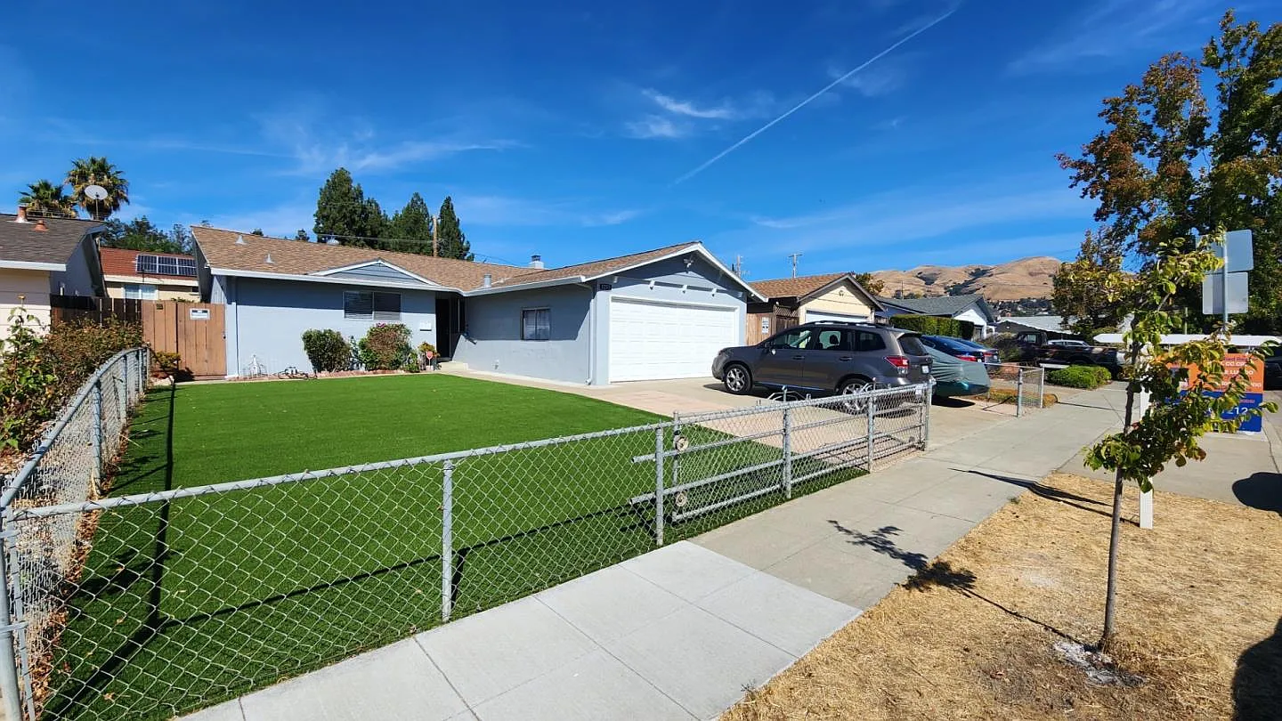 3253 Golf Dr photo 1