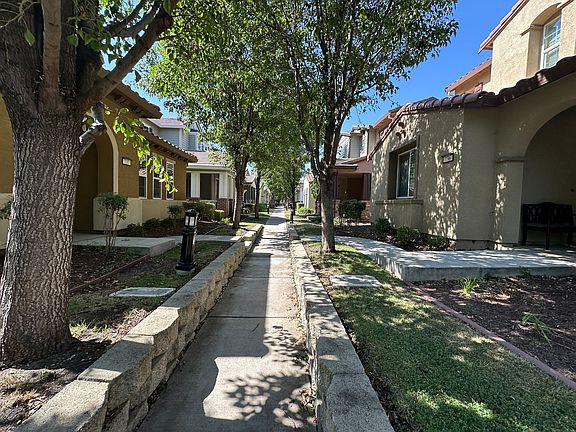 2nd image of 724 N Topiary Ln
