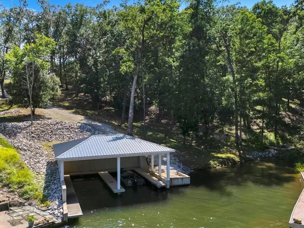 7003 Lake Point Dr, Perryville, MO 63775