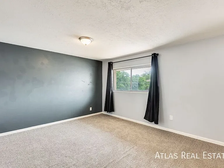 1649 W Hazelwood St — Photo 22