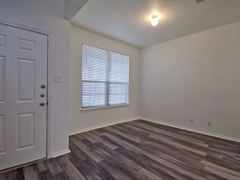 711 Abundance Ln — Photo 5