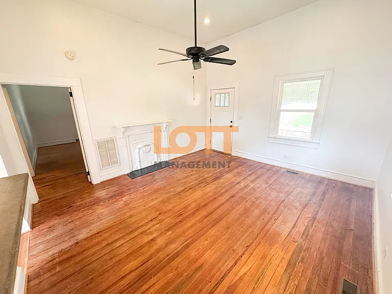 1 Pelzer St — Photo 5