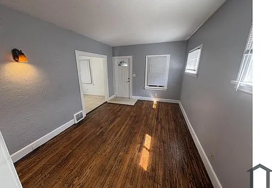 9412 Grand Division Ave — Photo 11