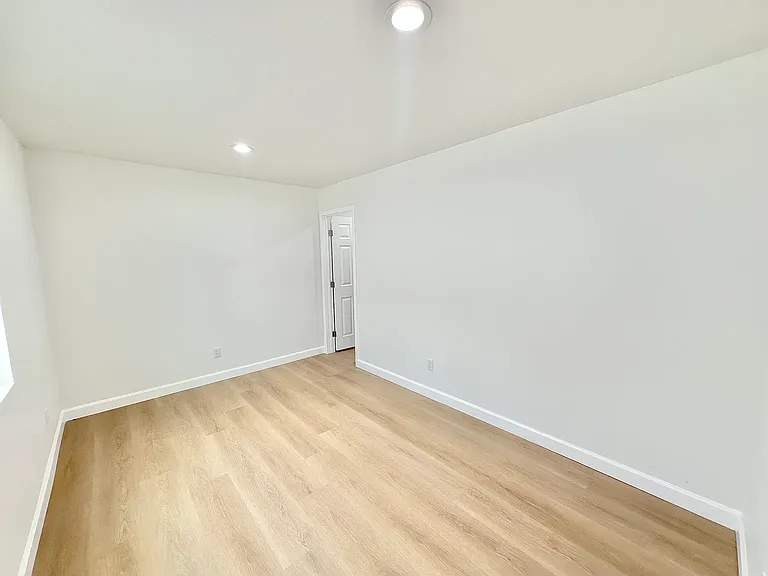 10720 1/2 Charnock Rd — Photo 3
