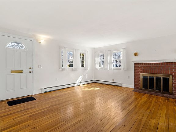 3rd image of 10 Lodge Rd