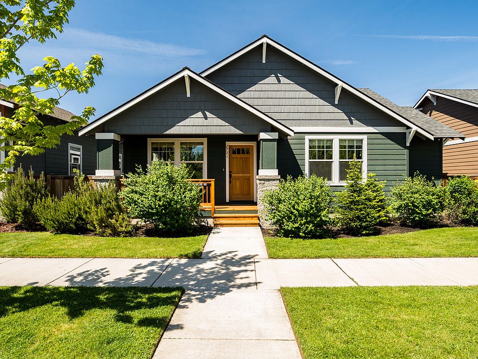 1st image of 2721 NE Black Oak Pl